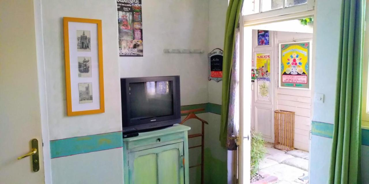 Bed and Breakfast Ferme De L'Art Rural Et Populaire Maillot Exterior foto